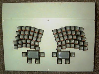 親指シフトの手の形のキーボード (1978年)